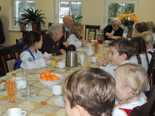  Grafika #8: WYSTĘP KASZUBSKI W DOMU SENIORA ,,ZIELONE WZGÓRZE" grafika