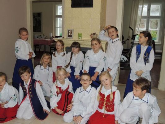  Grafika #14: WYSTĘP KASZUBSKI W DOMU SENIORA ,,ZIELONE WZGÓRZE" grafika