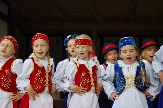  Grafika #5: IX PRZEGLĄD DZIECIĘCO - MŁODZIEŻOWYCH ZESPOŁÓW REGIONALNYCH "BURCZYBAS 2013" grafika