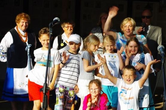  Grafika #9: IX PRZEGLĄD DZIECIĘCO - MŁODZIEŻOWYCH ZESPOŁÓW REGIONALNYCH "BURCZYBAS 2013" grafika