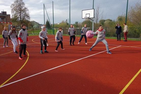  Grafika #2: UROCZYSTE OTWARCIE BOISKA SZKOLNEGO grafika