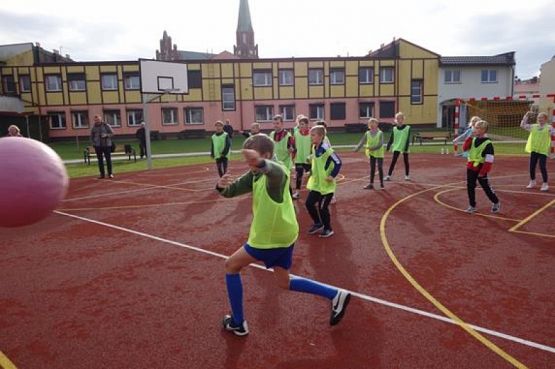  Grafika #11: UROCZYSTE OTWARCIE BOISKA SZKOLNEGO grafika