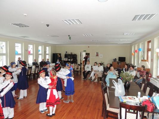  Grafika #3: Z WIZYTĄ W DOMU SENIORA "ZIELONE WZGÓRZE" W ŁĘCZYCACH grafika