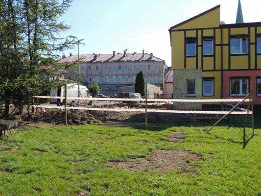  Grafika #3: Początek budowy sali gimnastycznej grafika