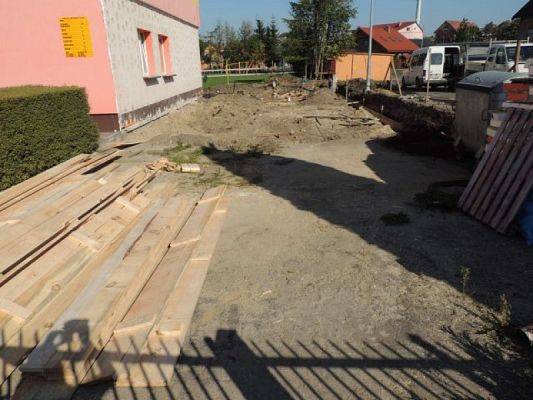  Grafika #4: Początek budowy sali gimnastycznej grafika