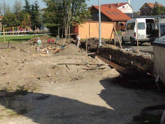  Grafika #5: Początek budowy sali gimnastycznej grafika