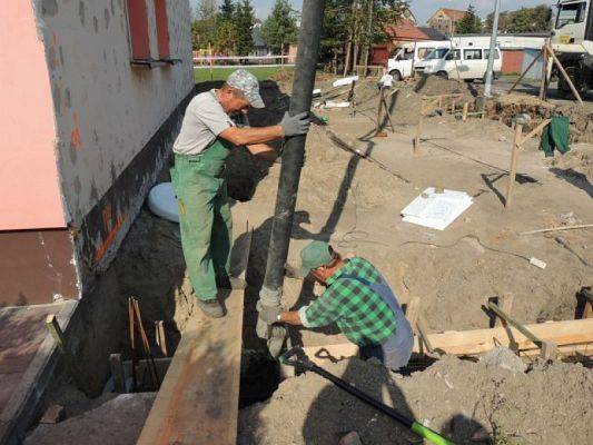  Grafika #10: Początek budowy sali gimnastycznej grafika