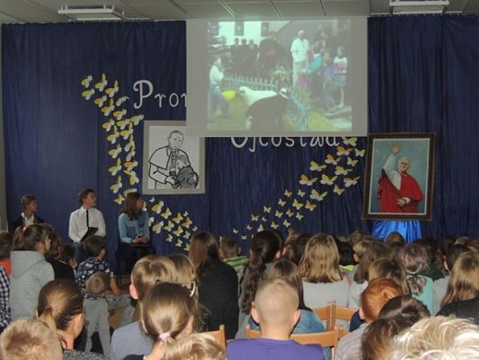  Grafika #4: ,,NIE MA LEPSZEGO, OD JANA PAWŁA II… grafika