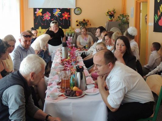 Grafika #2: CUDOWNYCH RODZICÓW MAM, CZYLI UROCZYSTOŚĆ DLA MAMY I TATY W KLASIE IB grafika