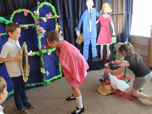 Grafika #4: CUDOWNYCH RODZICÓW MAM, CZYLI UROCZYSTOŚĆ DLA MAMY I TATY W KLASIE IB grafika