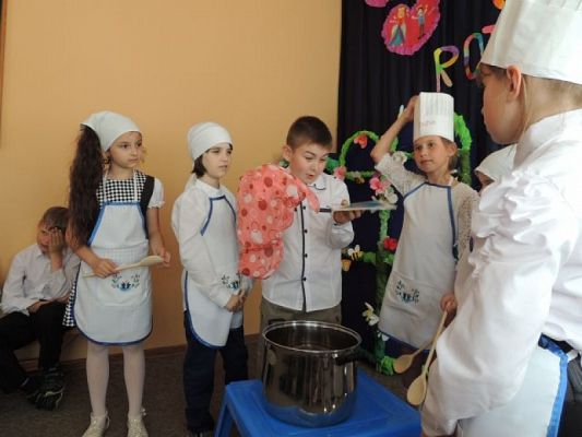 Grafika #6: CUDOWNYCH RODZICÓW MAM, CZYLI UROCZYSTOŚĆ DLA MAMY I TATY W KLASIE IB grafika