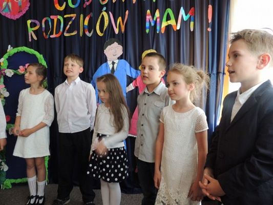 Grafika #7: CUDOWNYCH RODZICÓW MAM, CZYLI UROCZYSTOŚĆ DLA MAMY I TATY W KLASIE IB grafika