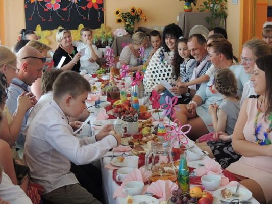 Grafika #13: CUDOWNYCH RODZICÓW MAM, CZYLI UROCZYSTOŚĆ DLA MAMY I TATY W KLASIE IB grafika