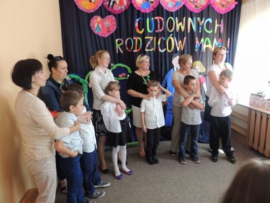 Grafika #16: CUDOWNYCH RODZICÓW MAM, CZYLI UROCZYSTOŚĆ DLA MAMY I TATY W KLASIE IB grafika