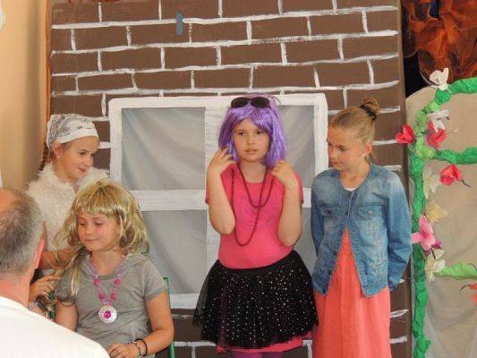  Grafika #1: KOPCIUSZEK NA WESOŁO, CZYLI DZIEŃ MAMY I TATY W KLASIE IIB grafika