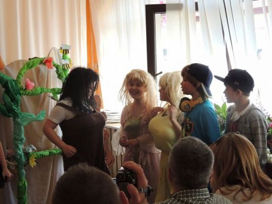  Grafika #4: KOPCIUSZEK NA WESOŁO, CZYLI DZIEŃ MAMY I TATY W KLASIE IIB grafika