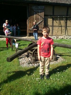  Grafika #0: WYCIECZKA TRZECIOKLASISTÓW DO WSI NADOLE grafika