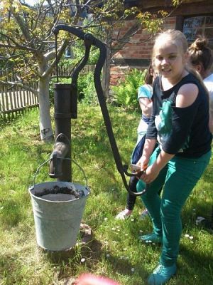  Grafika #5: WYCIECZKA TRZECIOKLASISTÓW DO WSI NADOLE grafika