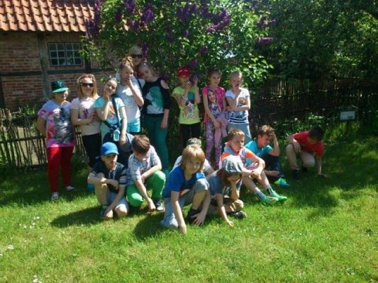  Grafika #6: WYCIECZKA TRZECIOKLASISTÓW DO WSI NADOLE grafika