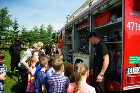  Grafika #2: WIZYTA STRAŻAKÓW W NASZEJ SZKOLE grafika