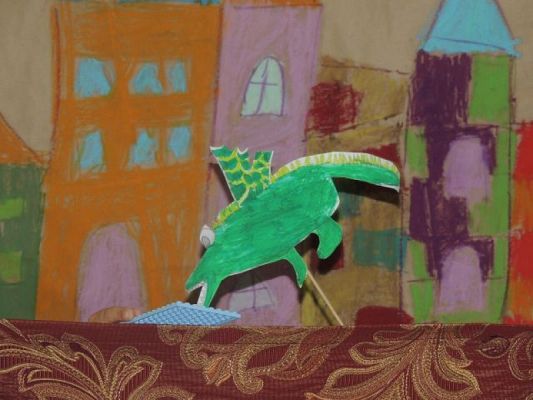  Grafika #4: BAJKA O PIĘKNEJ KRAKOWIANCE, STRASZNYM SMOKU I DZIELNYM KUBIE, CZYLI AMATORSKI TEATRZYK KUKIEŁKOWY W PIERWSZEJ KLASIE grafika