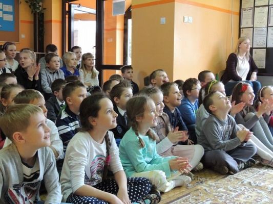  Grafika #2: TEATRZYK KUKIEŁKOWY BAJKA O RYBAKU I ZŁOTEJ RYBCE grafika