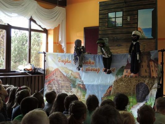  Grafika #1: TEATRZYK KUKIEŁKOWY BAJKA O RYBAKU I ZŁOTEJ RYBCE grafika