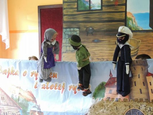  Grafika #6: TEATRZYK KUKIEŁKOWY BAJKA O RYBAKU I ZŁOTEJ RYBCE grafika