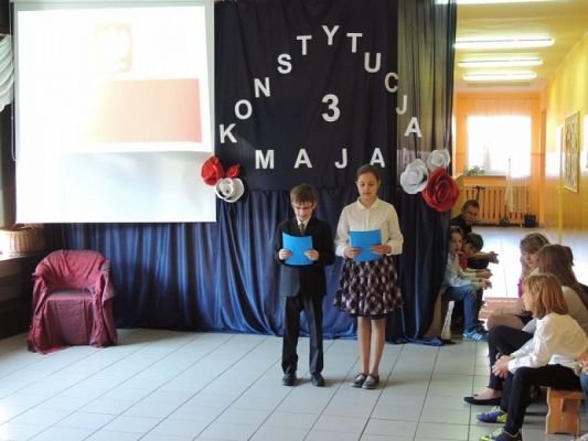  Grafika #0: UROCZYSTY APEL Z OKAZJI ROCZNICY UCHWALENIA KONSTYTUCJI 3 MAJA grafika