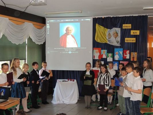  Grafika #0: "W CODZIENNYM TRUDZIE, W WYSIŁKU UMYSŁU, WOLI SERCA - OBRAZ DZIECKA POZOSTAJE DLA CZŁOWIEKA NATCHNIENIEM I ŹRÓDŁEM NADZIEI" (Jan Paweł II - Nigeria, 1982r.) grafika