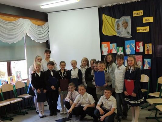  Grafika #7: "W CODZIENNYM TRUDZIE, W WYSIŁKU UMYSŁU, WOLI SERCA - OBRAZ DZIECKA POZOSTAJE DLA CZŁOWIEKA NATCHNIENIEM I ŹRÓDŁEM NADZIEI" (Jan Paweł II - Nigeria, 1982r.) grafika