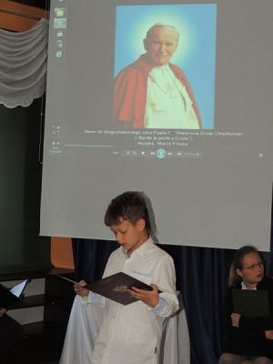  Grafika #3: "W CODZIENNYM TRUDZIE, W WYSIŁKU UMYSŁU, WOLI SERCA - OBRAZ DZIECKA POZOSTAJE DLA CZŁOWIEKA NATCHNIENIEM I ŹRÓDŁEM NADZIEI" (Jan Paweł II - Nigeria, 1982r.) grafika