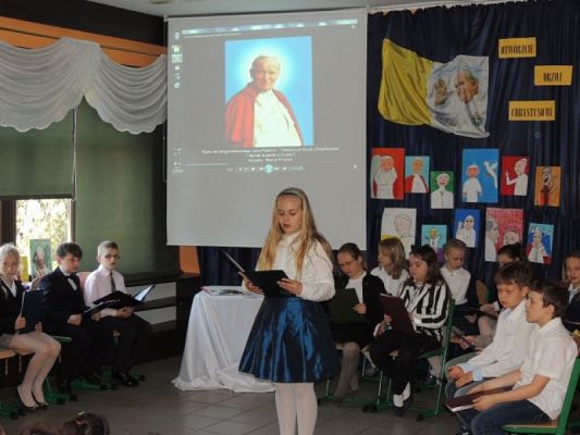  Grafika #4: "W CODZIENNYM TRUDZIE, W WYSIŁKU UMYSŁU, WOLI SERCA - OBRAZ DZIECKA POZOSTAJE DLA CZŁOWIEKA NATCHNIENIEM I ŹRÓDŁEM NADZIEI" (Jan Paweł II - Nigeria, 1982r.) grafika