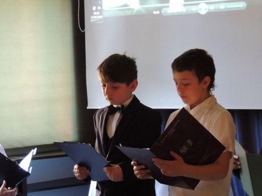  Grafika #6: "W CODZIENNYM TRUDZIE, W WYSIŁKU UMYSŁU, WOLI SERCA - OBRAZ DZIECKA POZOSTAJE DLA CZŁOWIEKA NATCHNIENIEM I ŹRÓDŁEM NADZIEI" (Jan Paweł II - Nigeria, 1982r.) grafika