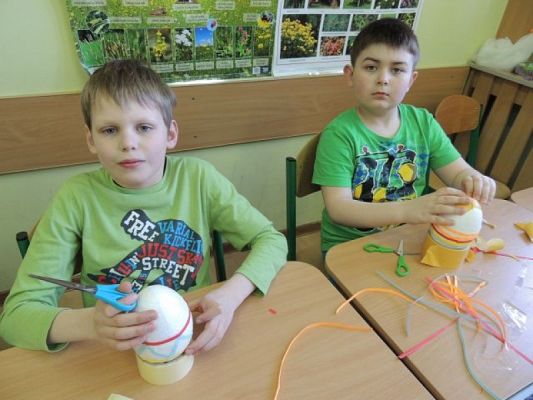  Grafika #3: A ŚWIĘTA TUŻ, TUŻ … grafika