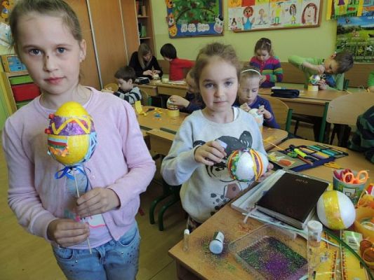  Grafika #4: A ŚWIĘTA TUŻ, TUŻ … grafika