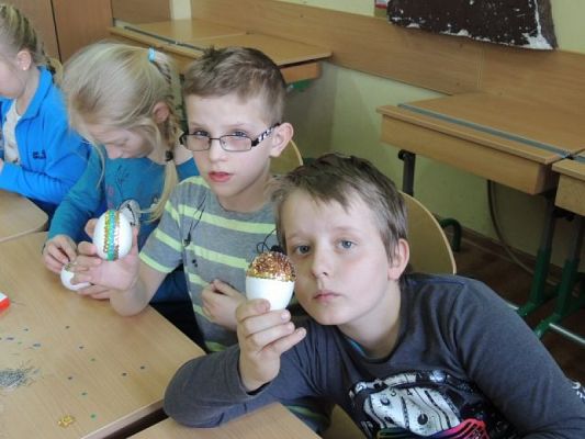  Grafika #9: A ŚWIĘTA TUŻ, TUŻ … grafika