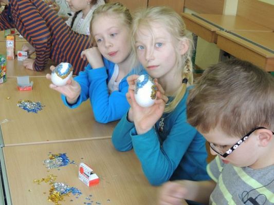  Grafika #10: A ŚWIĘTA TUŻ, TUŻ … grafika