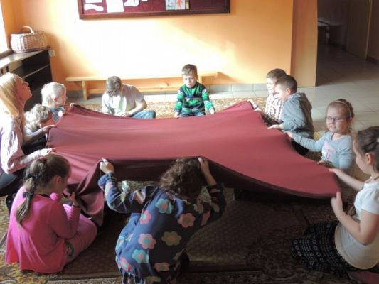  Grafika #2: WYRAŻAMY UCZUCIA SWOJE I SZANUJEMY UCZUCIA INNYCH grafika