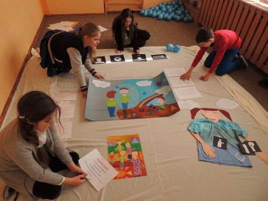  Grafika #3: AUTYZM: WIEM, ROZUMIEM, POMAGAM grafika