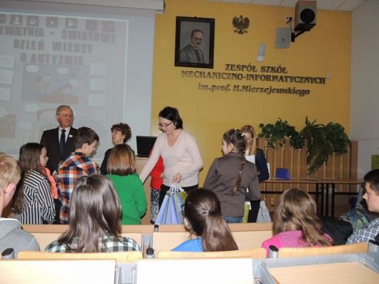  Grafika #9: AUTYZM: WIEM, ROZUMIEM, POMAGAM grafika