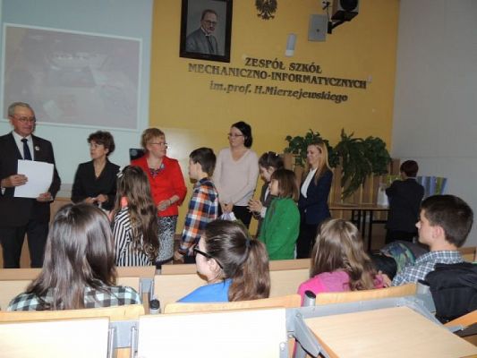  Grafika #10: AUTYZM: WIEM, ROZUMIEM, POMAGAM grafika