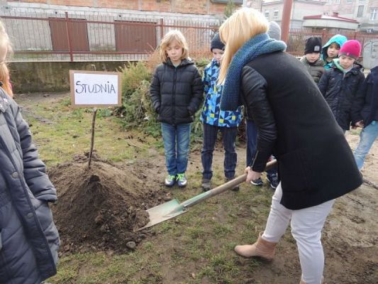  Grafika #0: KOPANIE STUDNI grafika