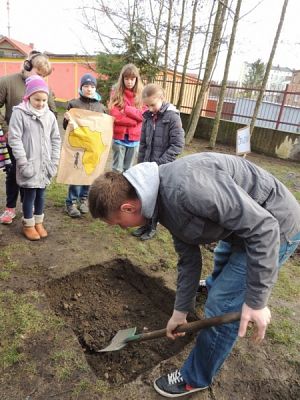  Grafika #2: KOPANIE STUDNI grafika