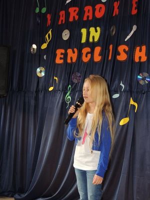  Grafika #2: KARAOKE IN ENGLISH grafika