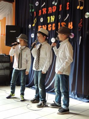  Grafika #1: KARAOKE IN ENGLISH grafika