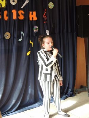  Grafika #8: KARAOKE IN ENGLISH grafika