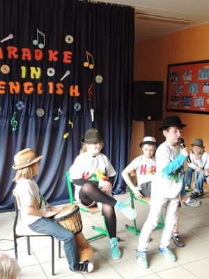  Grafika #9: KARAOKE IN ENGLISH grafika