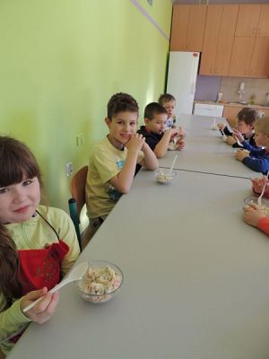  Grafika #5: PYSZNA I ZDROWA SAŁATKA JARZYNOWA grafika