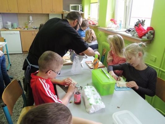  Grafika #9: KUCHARZENIE W KLASIE III grafika